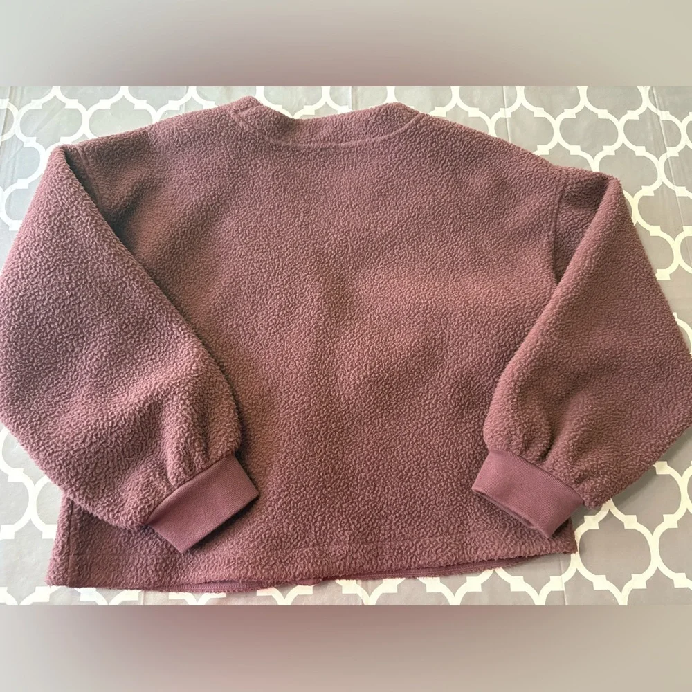 Madewell (Re)sourced Fleece Crop Cardigan in the color Dark Fig - Picture 6 of 8